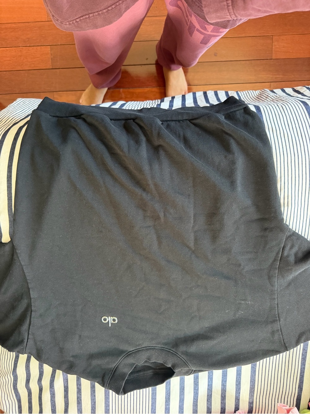 ALO Yoga Black Crewneck Sweatshirt with Subtle Logo